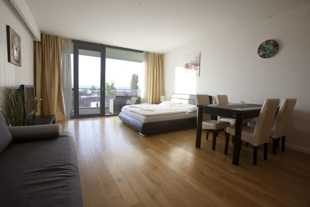 Bl Bavaria Yachtclub & Apartments Balatonlelle Chambre photo