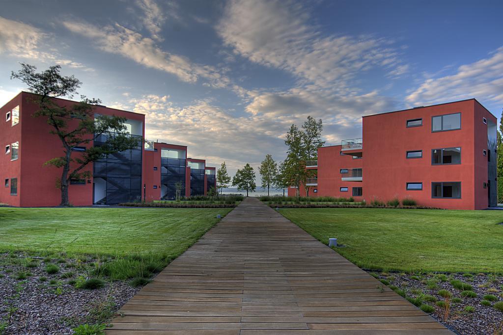 Bl Bavaria Yachtclub & Apartments Balatonlelle Extérieur photo