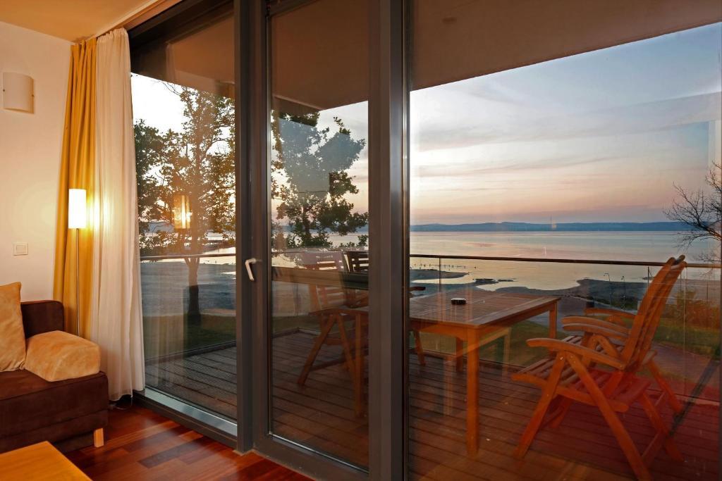 Bl Bavaria Yachtclub & Apartments Balatonlelle Chambre photo