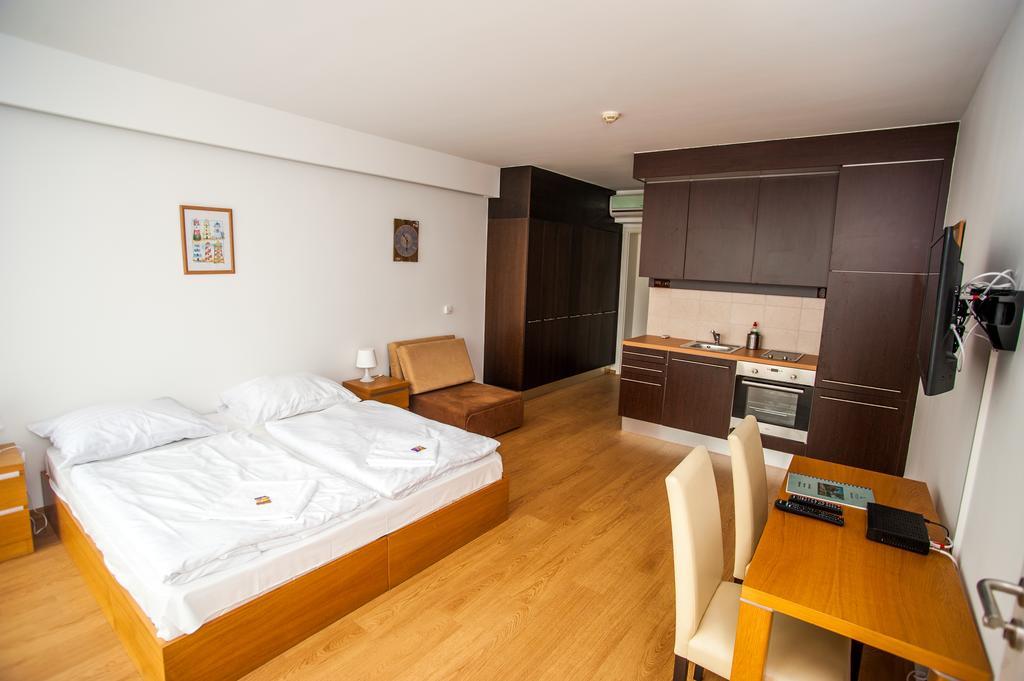 Bl Bavaria Yachtclub & Apartments Balatonlelle Chambre photo